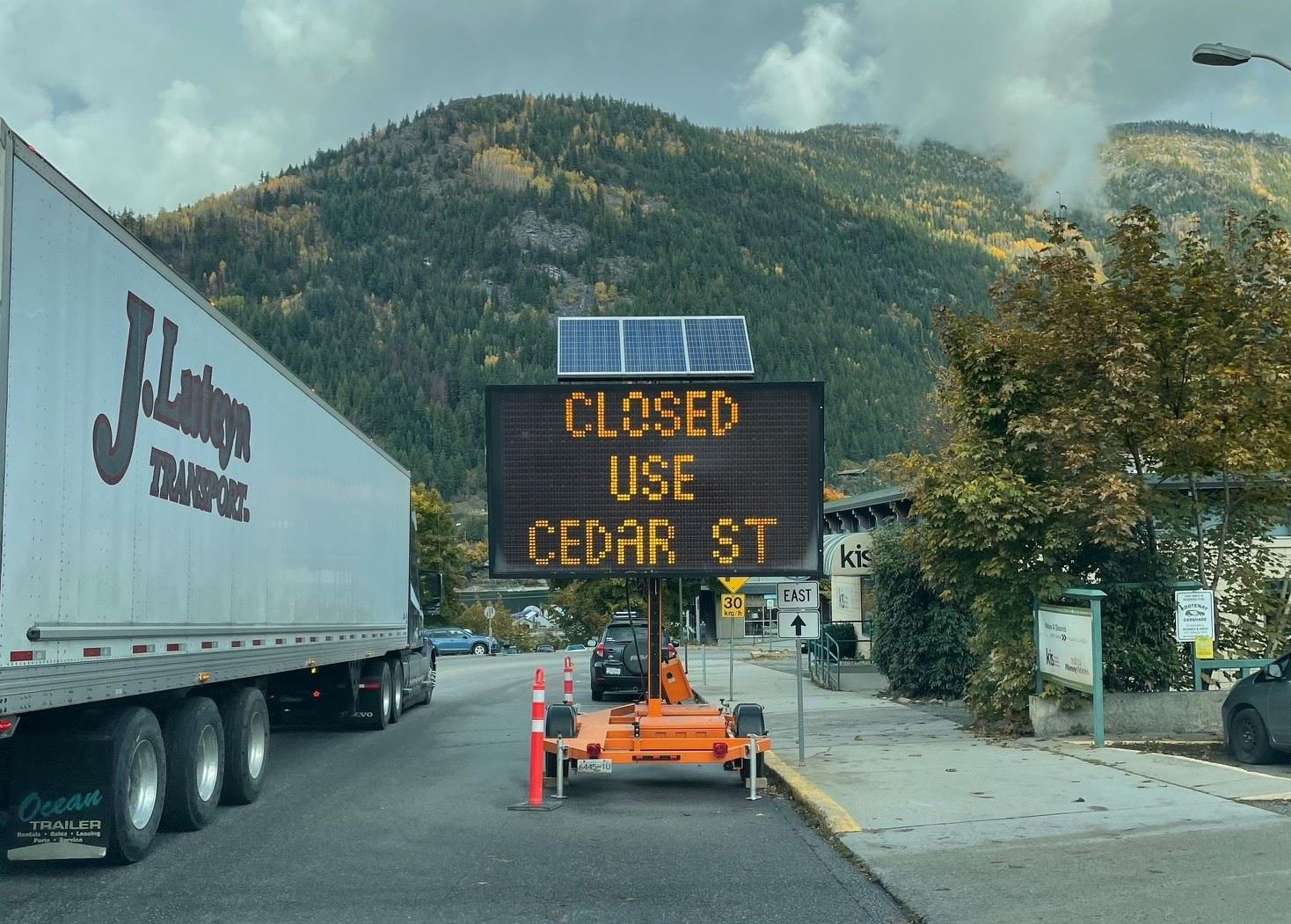 Electronic Sign - Lakeside Drive road closure